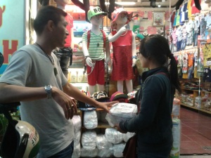 Phó thác sức khỏe trẻ cho bỉm 3 không